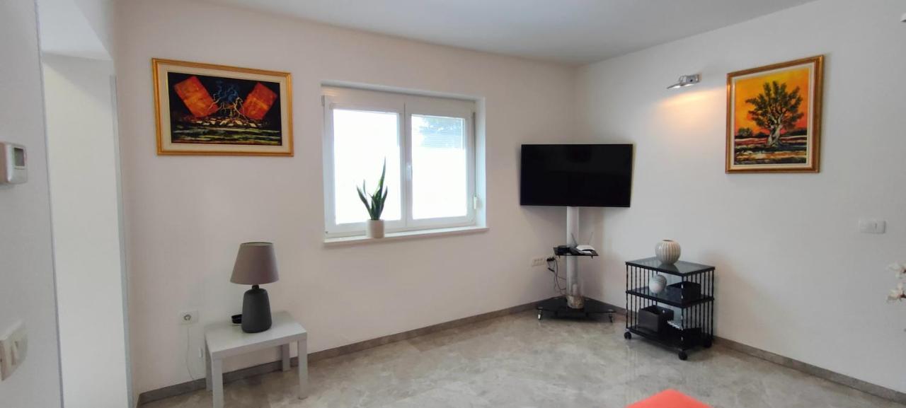 Classy Apartment With Garden View Laura 波尔托罗 外观 照片